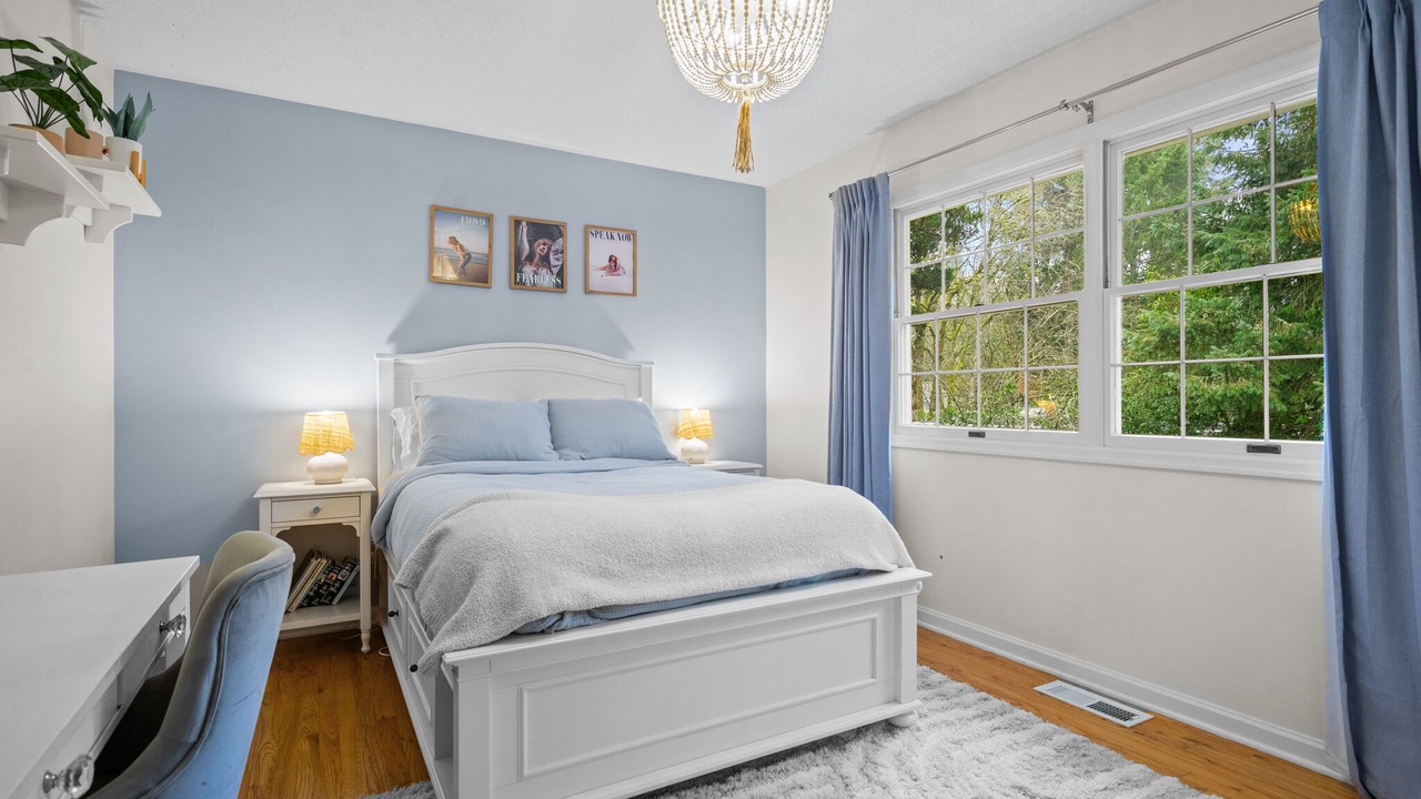 Photo of Bedroom in Lake Grove