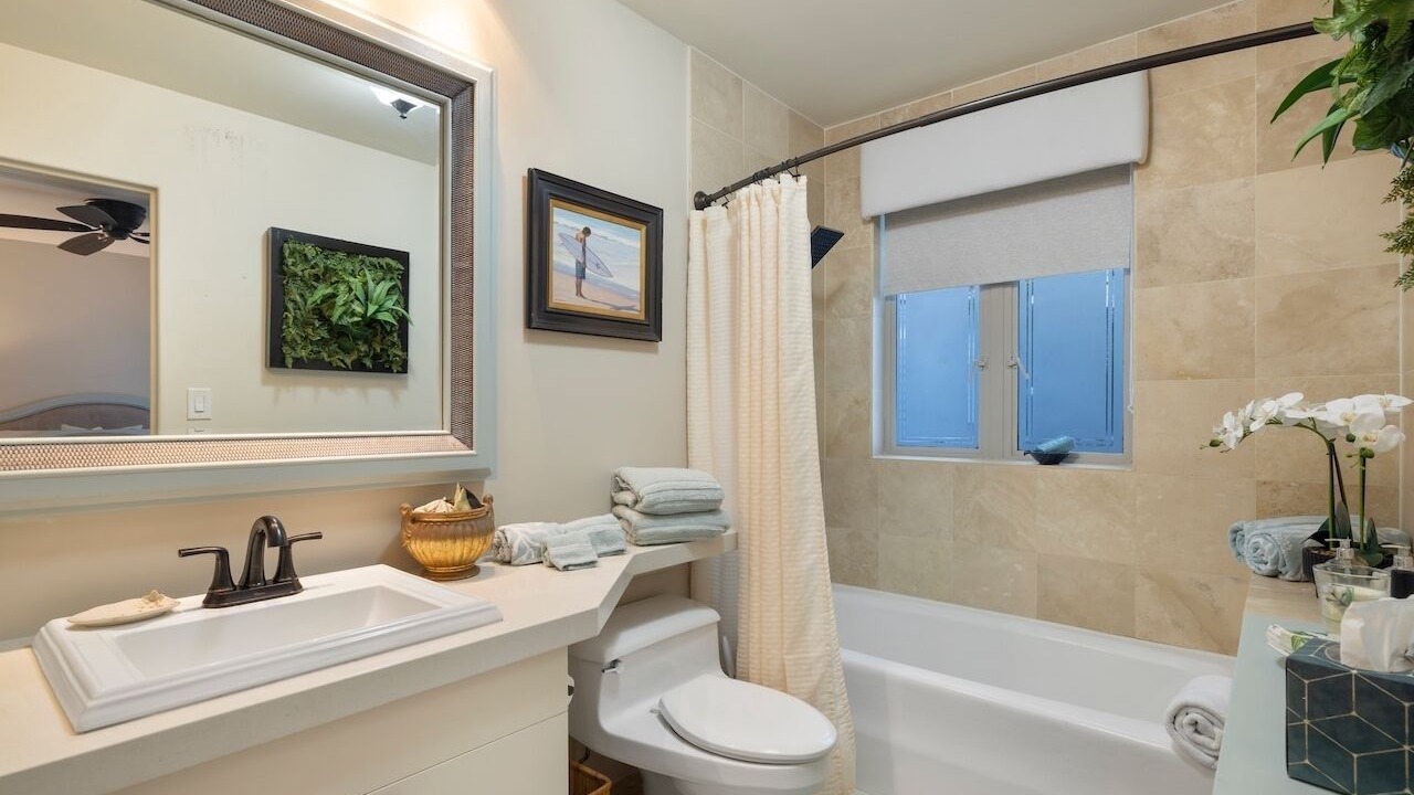 Photo of Bathroom in Diamond Head - Kapahulu - St. Louis