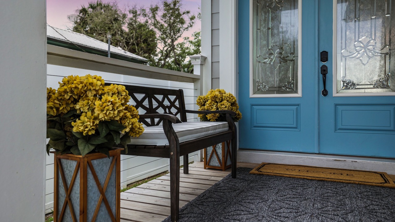 Photo of Patio Balcony in Crescent Beach