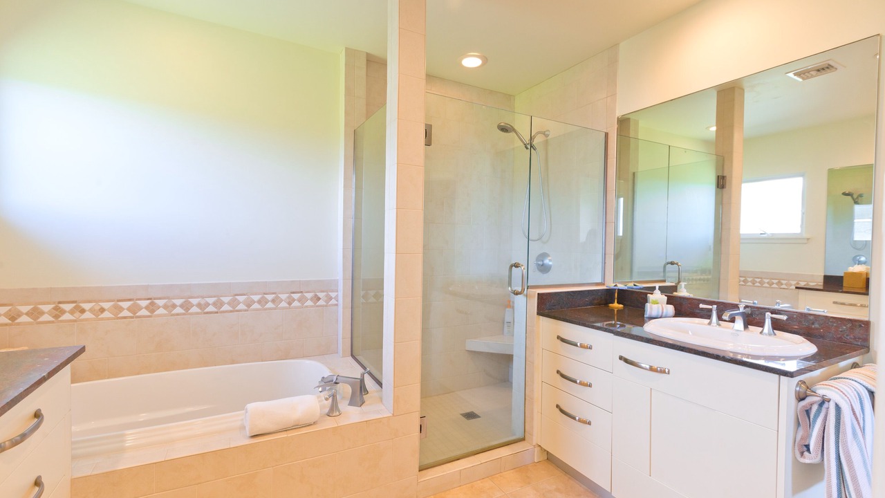 Photo of Bathroom in Kahaluu-Keauhou