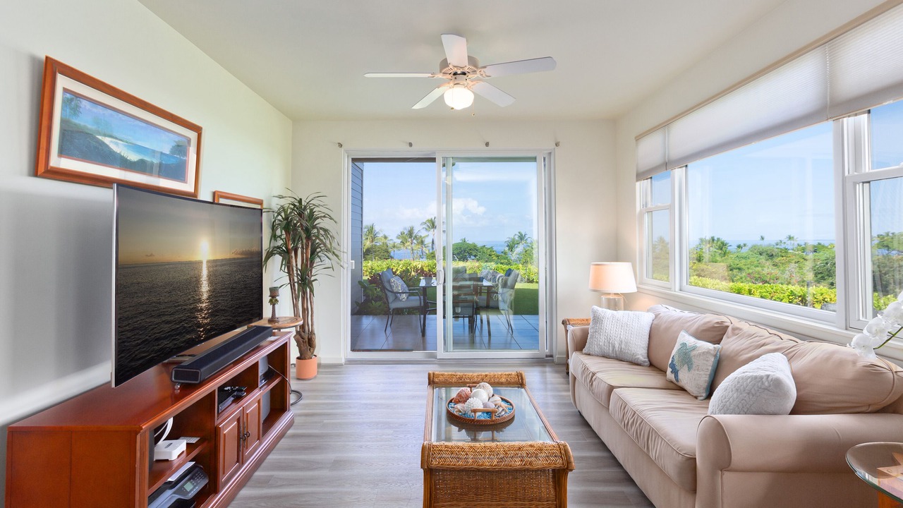Photo of Livingroom in Kahaluu-Keauhou