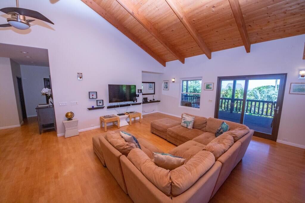 Photo of Livingroom in Kahaluu-Keauhou
