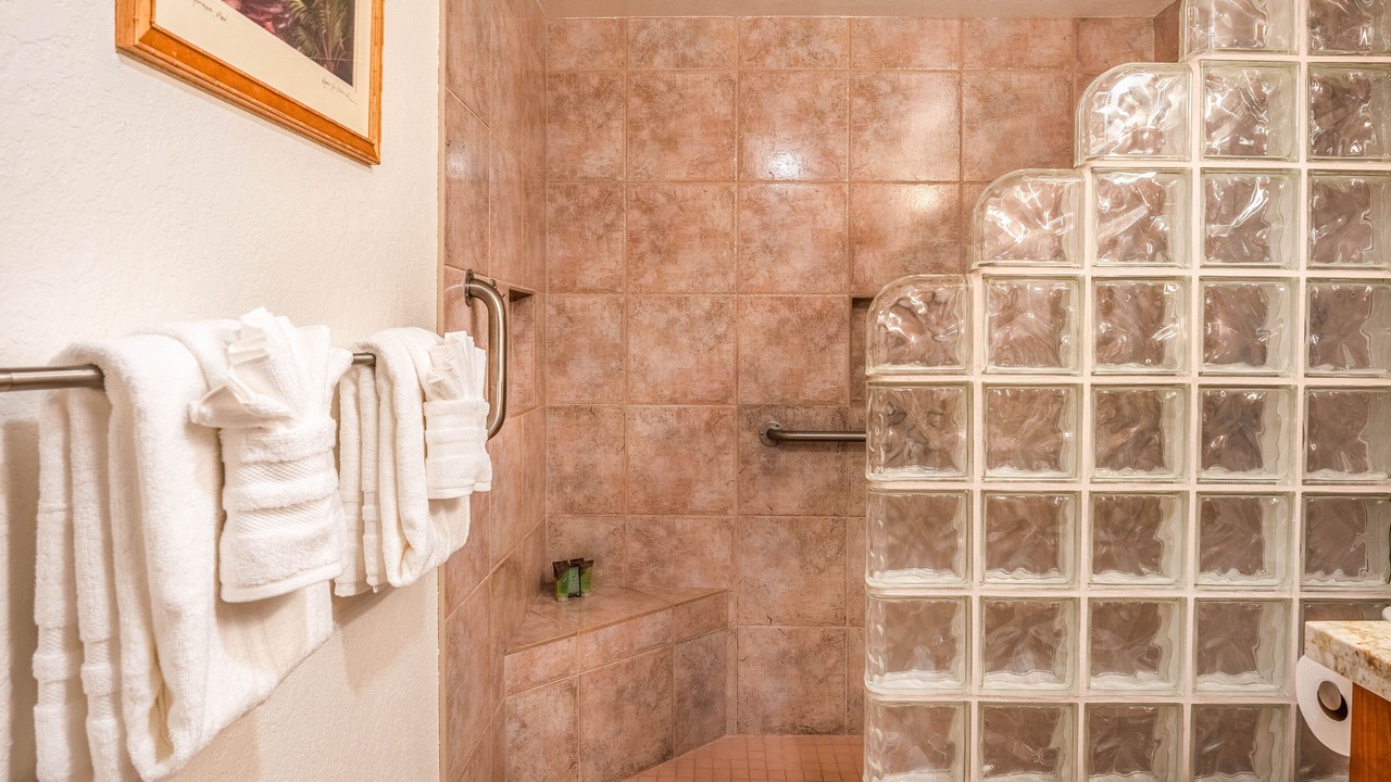 Photo of Bathroom in Maalaea