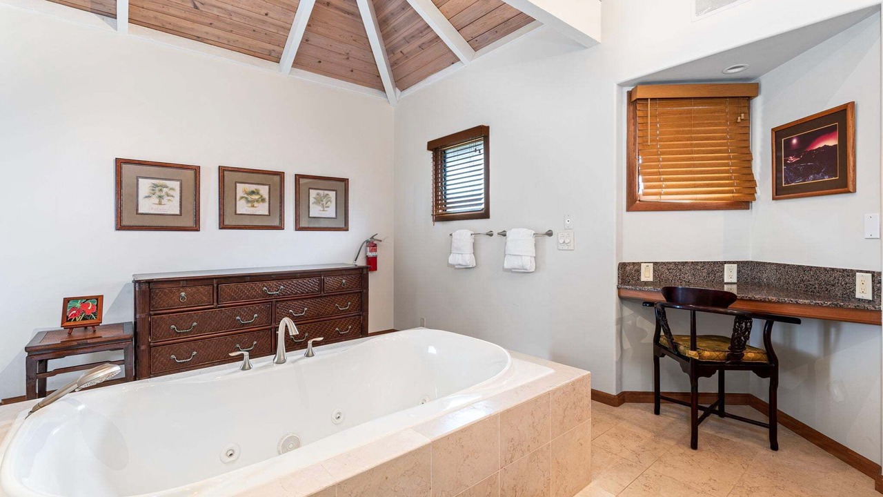 Photo of Bathroom in Kahaluu Bay
