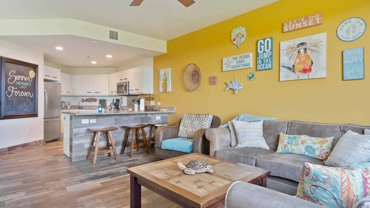 Photo of Livingroom in Kahaluu-Keauhou