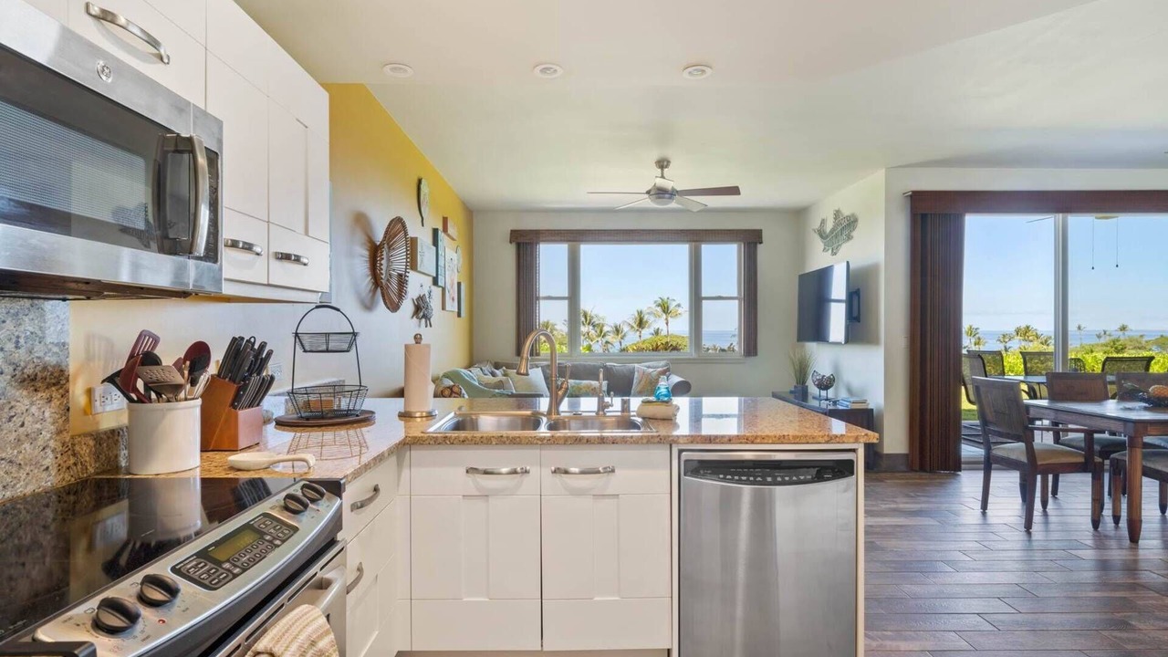 Photo of Kitchen in Kahaluu-Keauhou