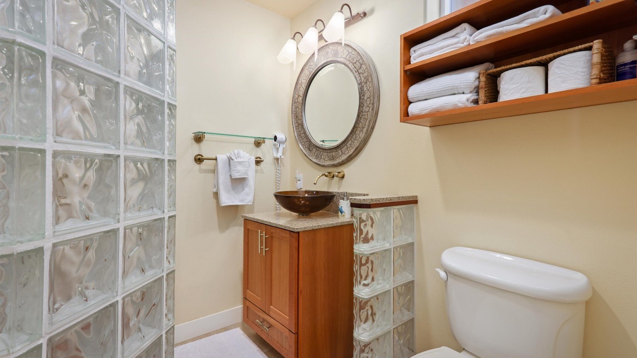 Photo of Bathroom in Kahaluu Bay