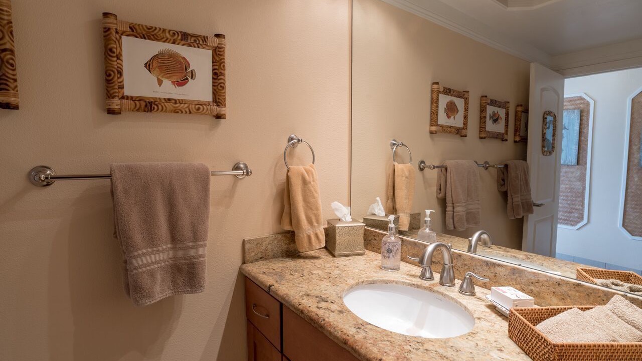 Photo of Bathroom in Historic Lahaina Front Street