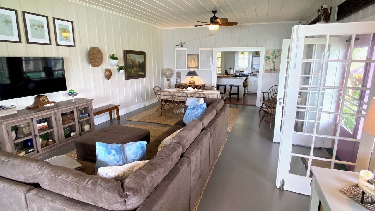 Photo of Livingroom in Kawela Bay
