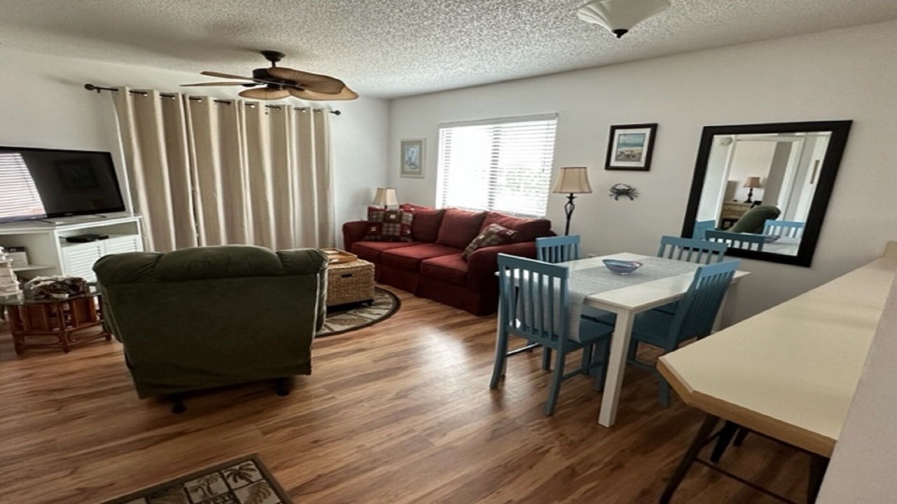 Photo of Livingroom in Butler Beach