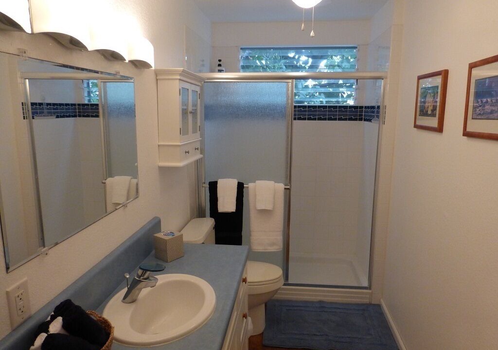 Photo of Bathroom in Kahaluu Bay