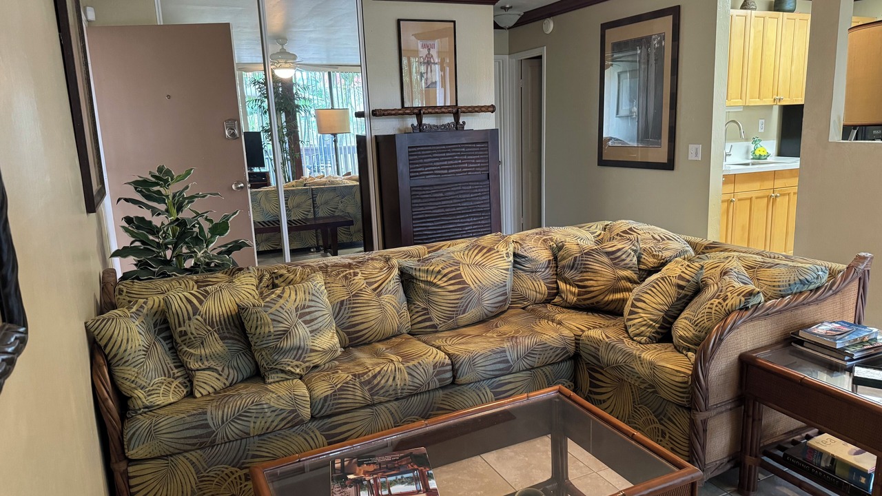 Photo of Livingroom in Makaha Valley