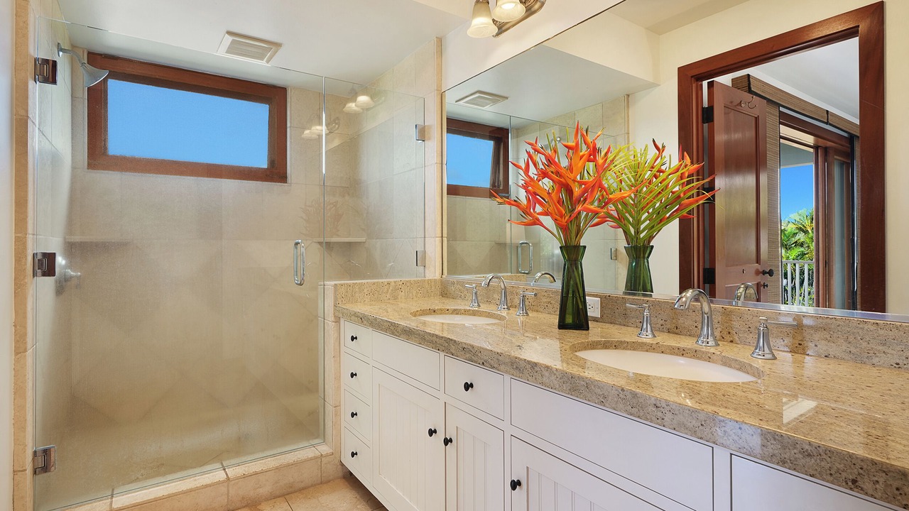 Photo of Bathroom in Poipu