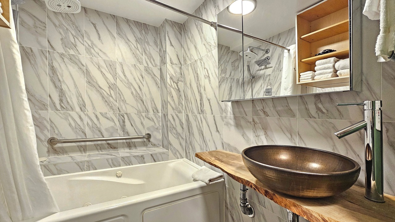 Photo of Bathroom in Waikiki