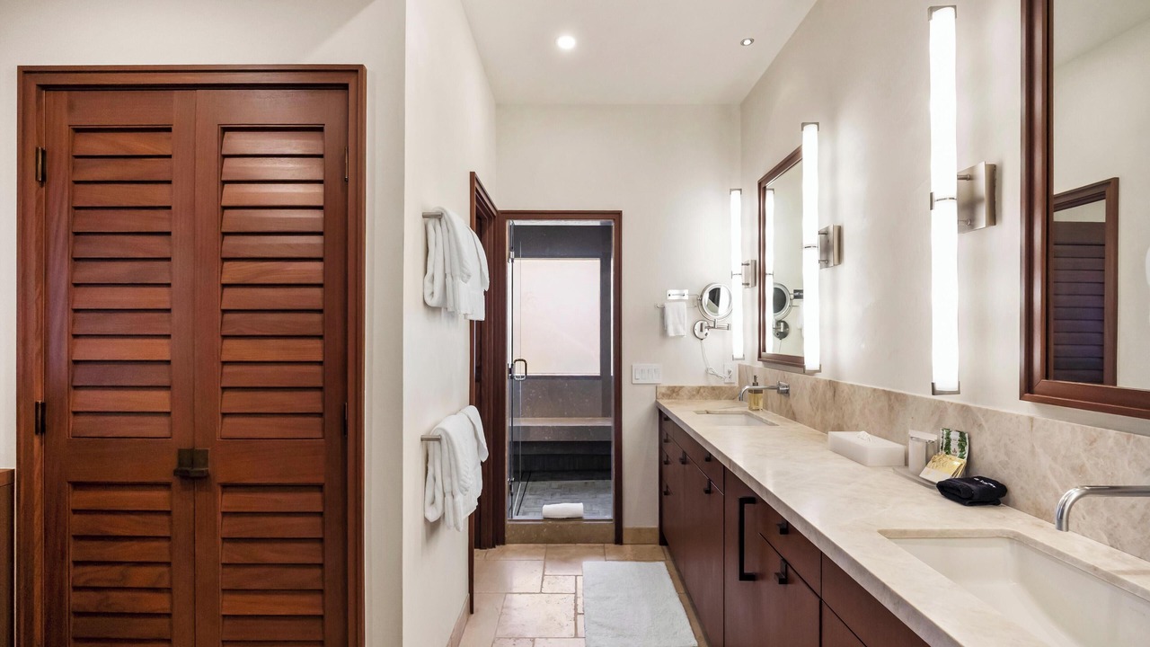 Photo of Bathroom in Historic Lahaina Front Street