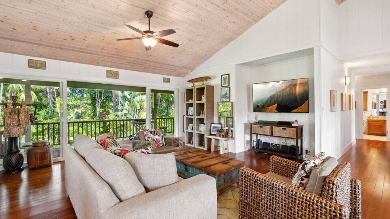 Photo of Livingroom in Hanalei