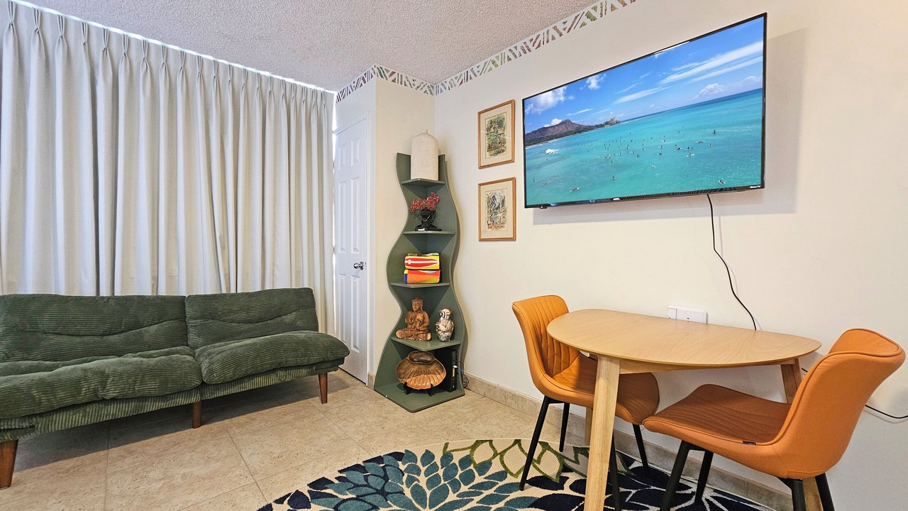 Photo of Livingroom in Waikiki