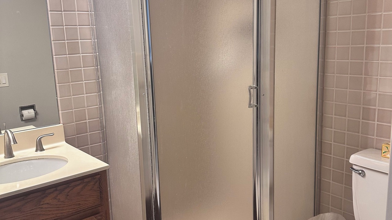 Photo of Bathroom in Maunaloa