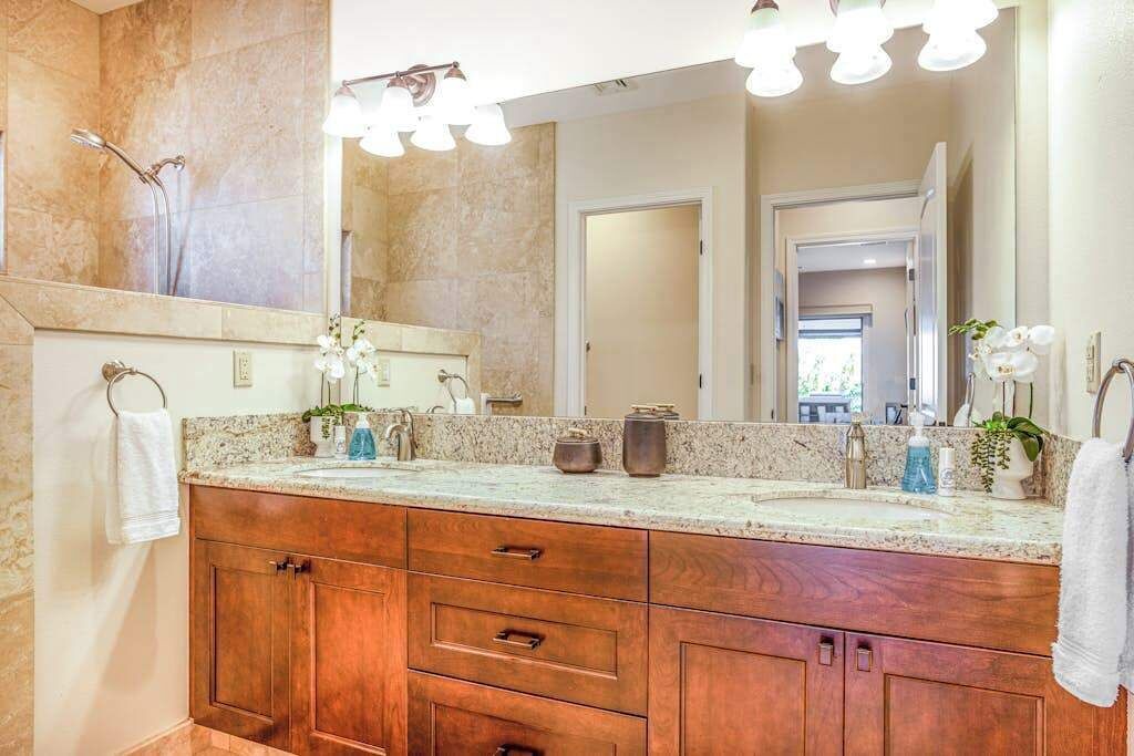 Photo of Bathroom in Alii Heights Mauka