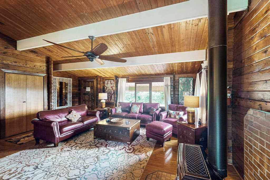 Photo of Livingroom in Volcano