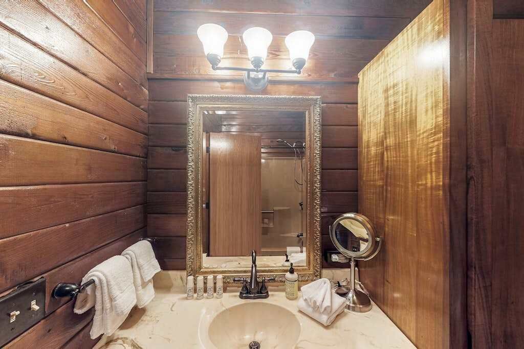 Photo of Bathroom in Volcano