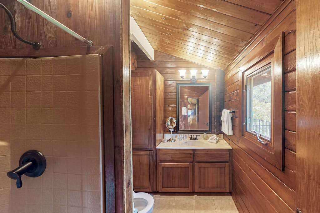 Photo of Bathroom in Volcano