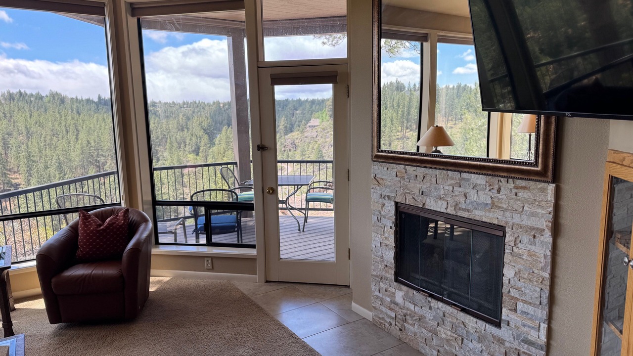 Photo of Livingroom in Century West