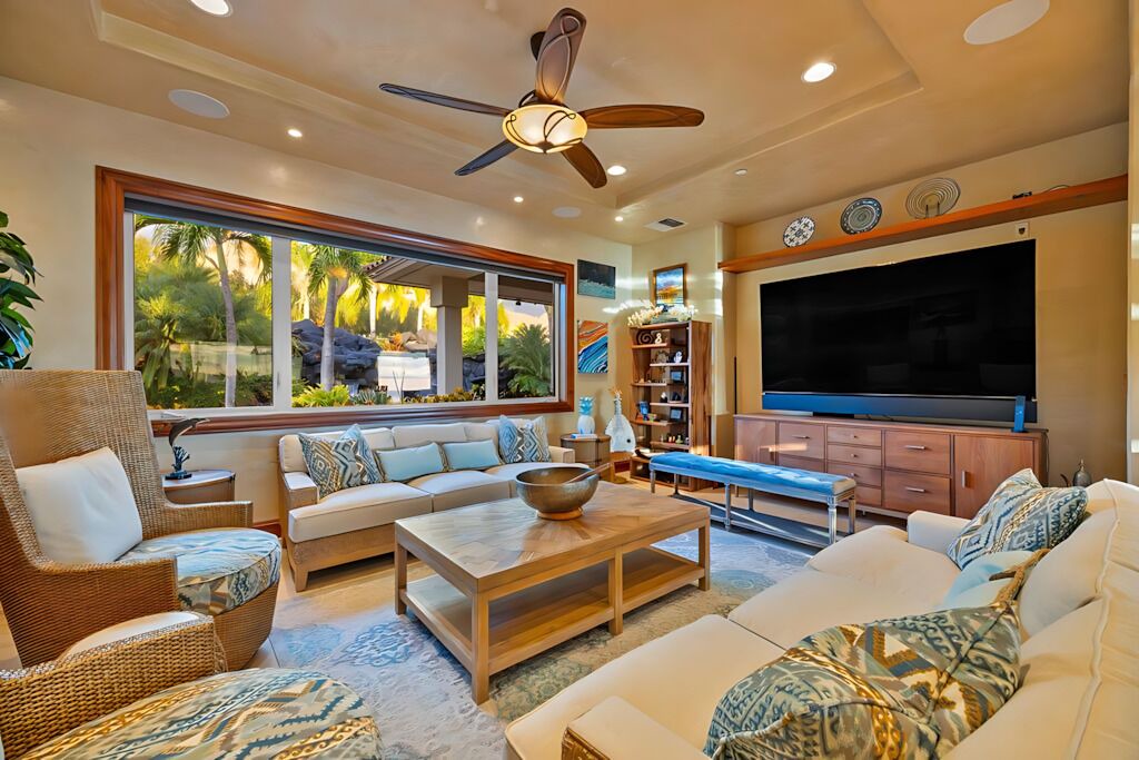 Photo of Livingroom in Historic Lahaina Front Street