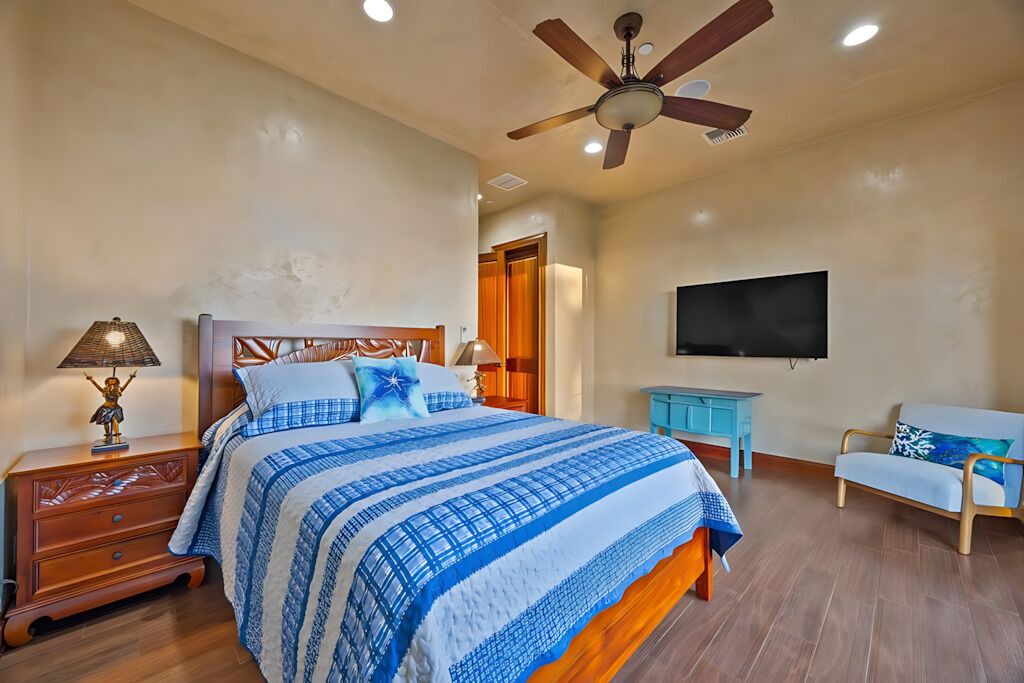 Photo of Bedroom in Historic Lahaina Front Street
