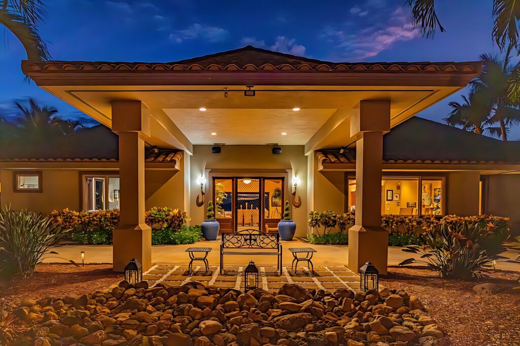 Photo of Patio Balcony in Historic Lahaina Front Street