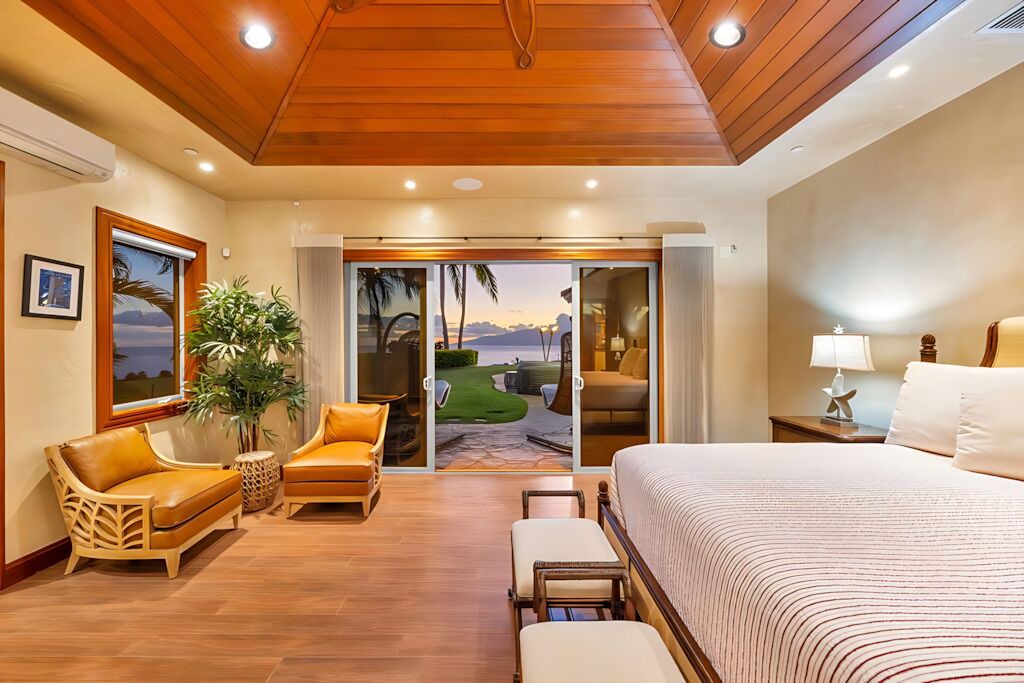 Photo of Bedroom in Historic Lahaina Front Street