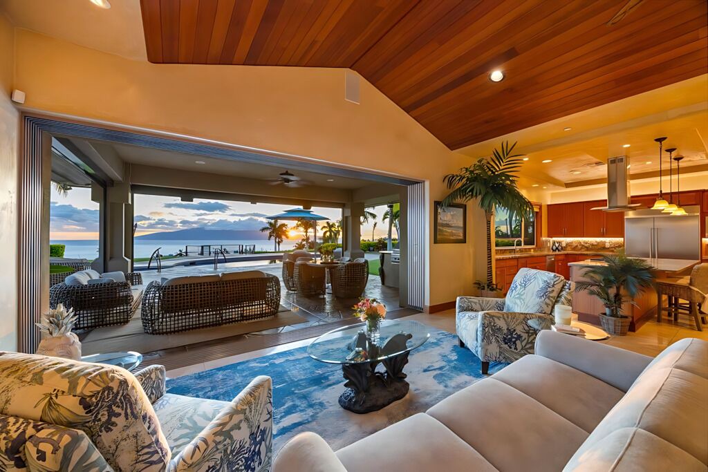Photo of Livingroom in Historic Lahaina Front Street