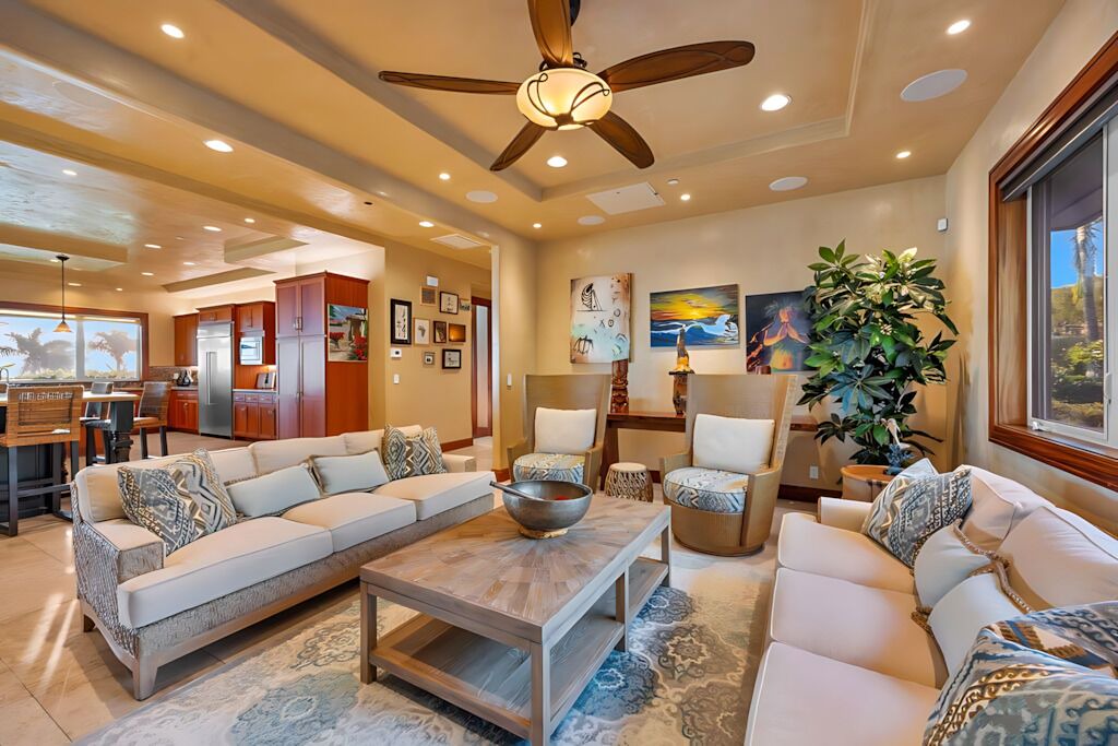 Photo of Livingroom in Historic Lahaina Front Street