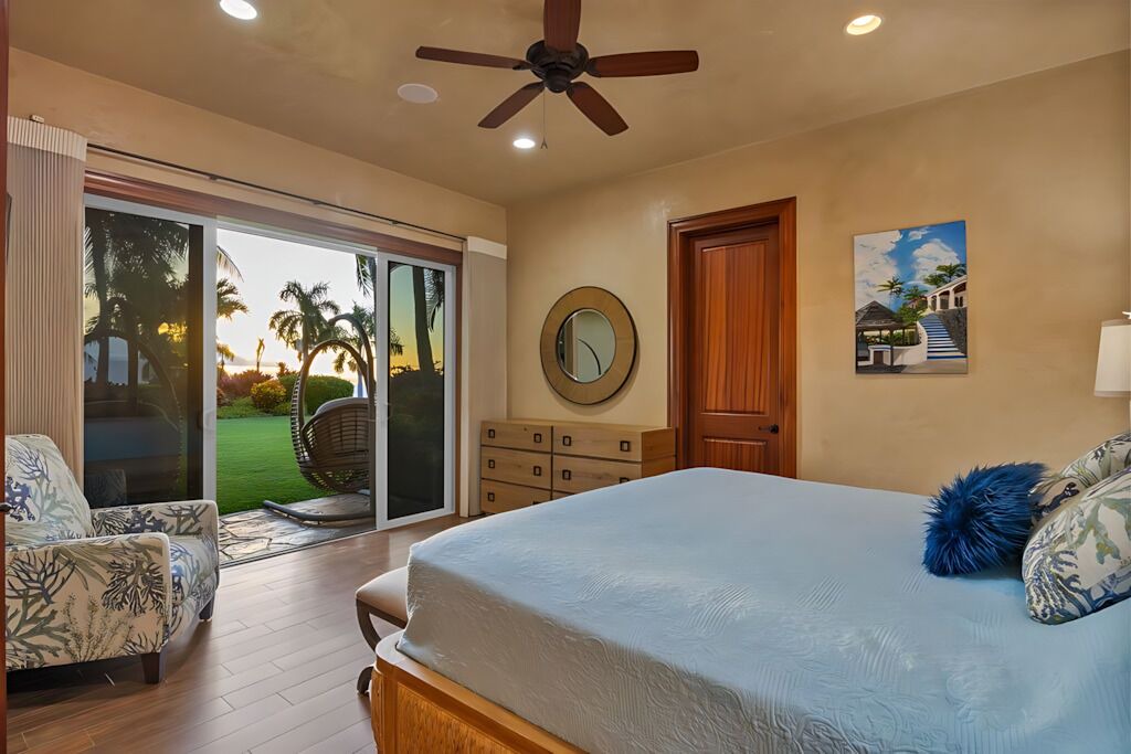 Photo of Bedroom in Historic Lahaina Front Street