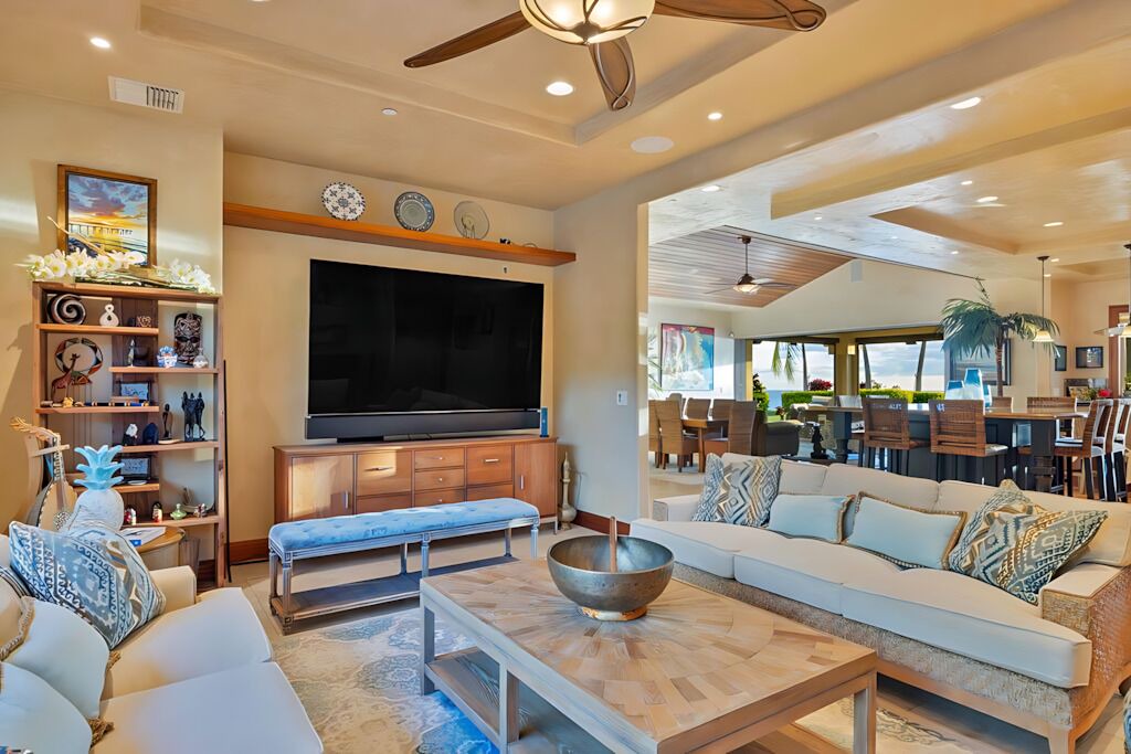 Photo of Livingroom in Historic Lahaina Front Street