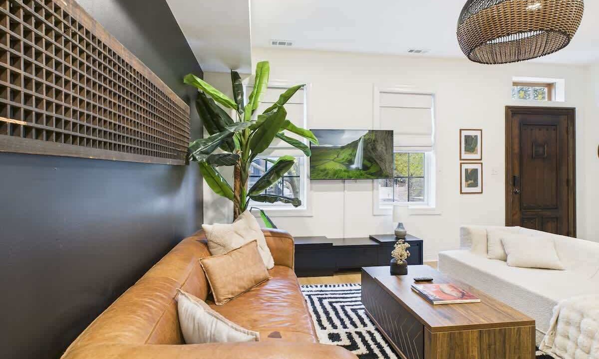 Photo of Livingroom in West Town