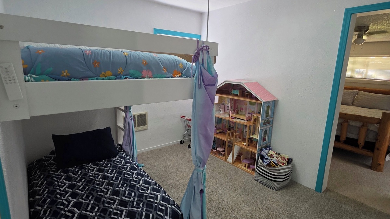Photo of Bedroom in Reedsport