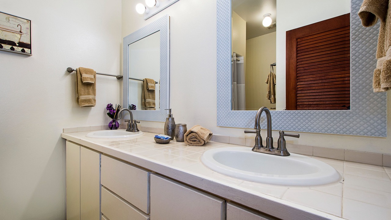 Photo of Bathroom in Kahaluu Bay