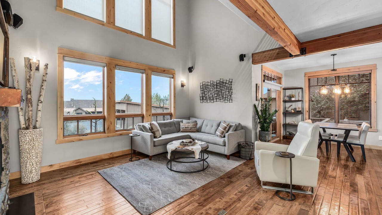 Photo of Livingroom in Powell Butte