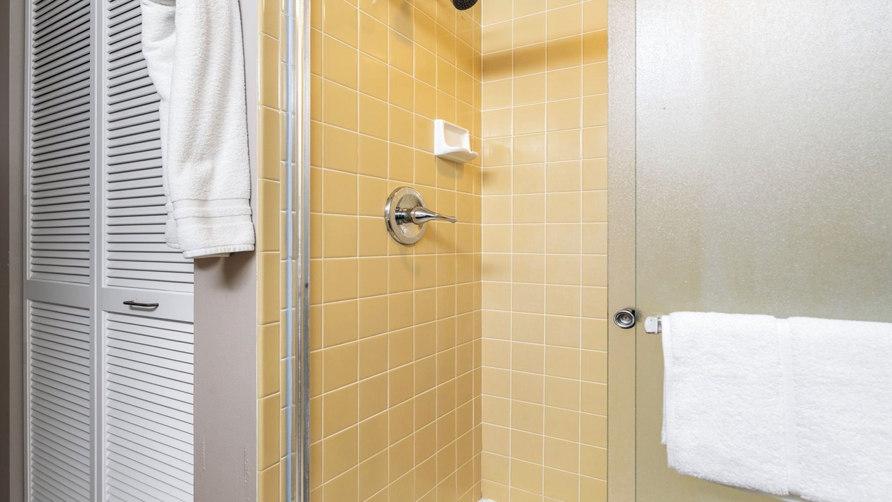 Photo of Bathroom in Kahaluu Bay