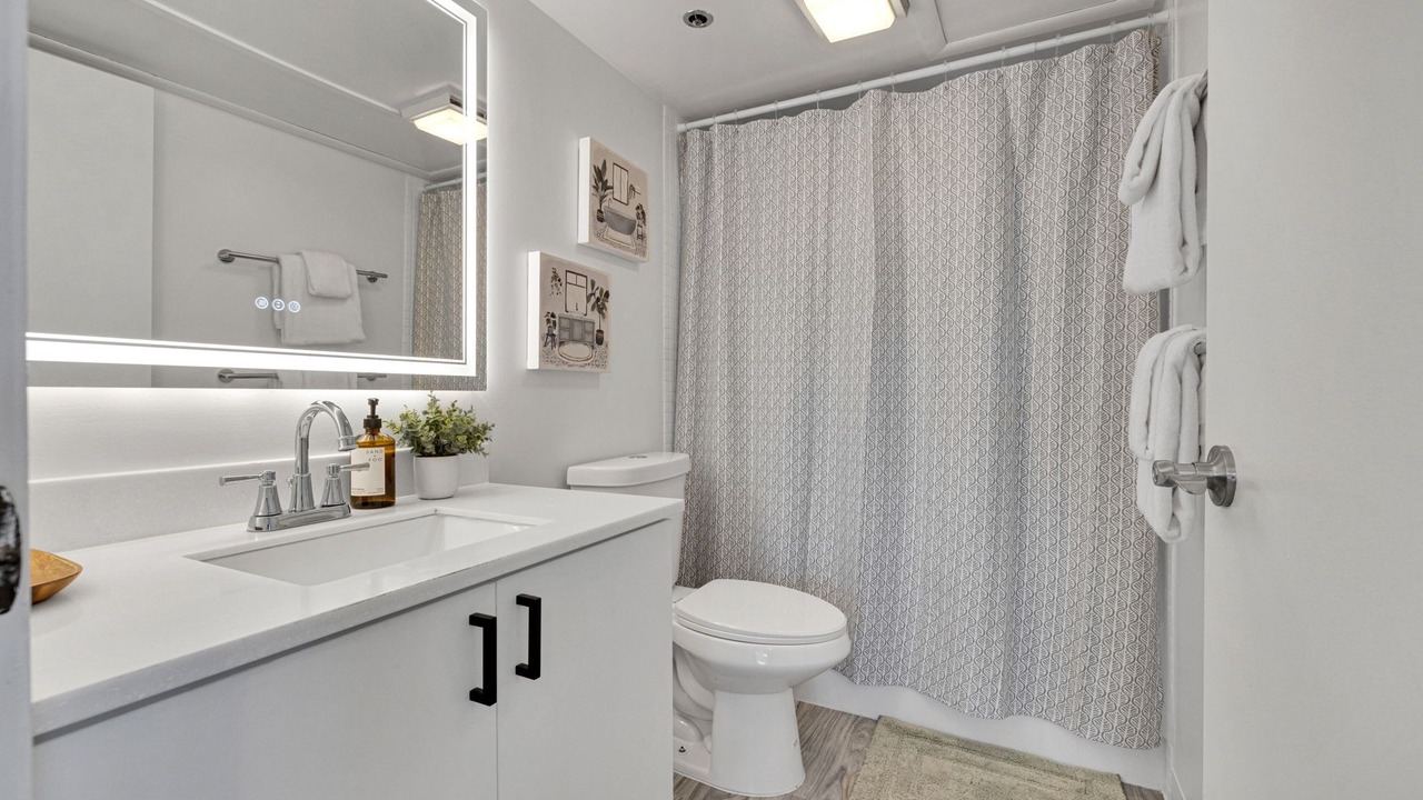 Photo of Bathroom in Downtown Honolulu