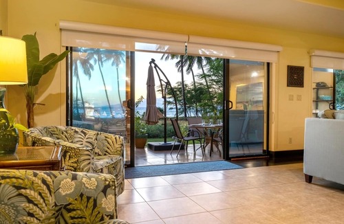 Kihei House | K B M Resorts: Maui Hale-1470, Beach Front House, 3 Bedroom, On the Sand, Sleeps 10+, Perfect for Families, L'occitane, Privacy, Includes Rental Car!