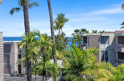 Kailua-Kona Condo | Oceanview Kona Condo - Pool, Lanai, Walk to Town - Vrkcv