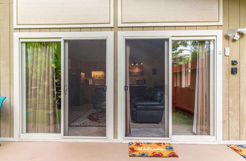 Leilani Estates Apartment | Large private master suite with private entrance