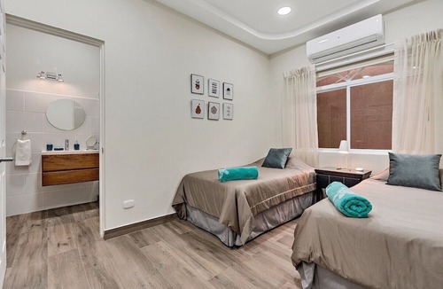 Mokuleia House | Kukui Hale - Short Walk to Beach, AC