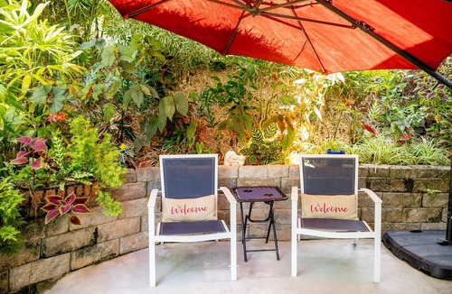 Hilo Apartment | Rivendell Oasis-Peaceful garden setting with private hot tub close to waterfalls