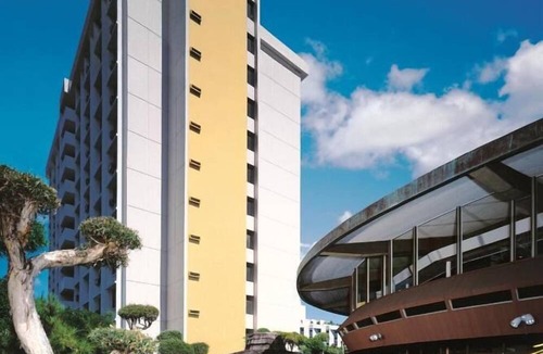 Ala Moana House | Relax and Unwind! 4 Beautiful Units, Pet-Friendly Property, Onsite Pool