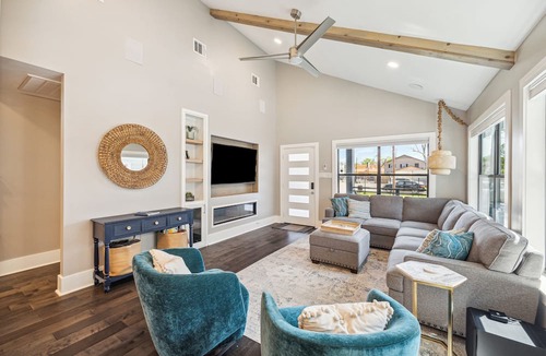 Houston Heights House | Luxury Boho Heights Retreat- Spacious 4 Bedroom, 4 1/2 Bath Bungalow