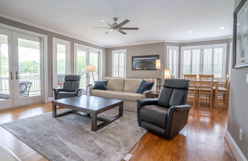 Eatonton Cottage | Lakefront cottage 9th green of Reynolds Lake Oconee Great Waters golf course