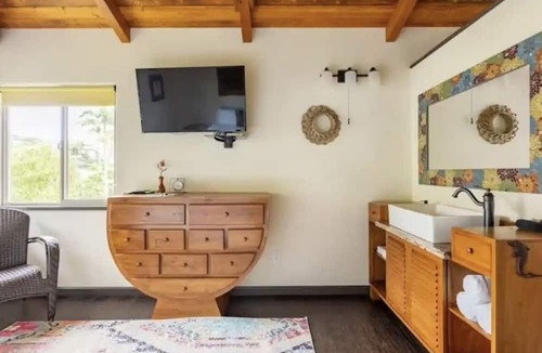 Hilo House | Escape to your private oasis